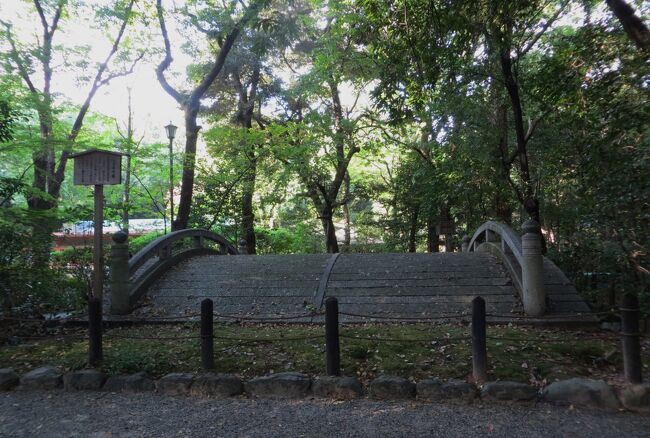 三種の神器の内の一つ、草薙の剣が御神体として伝えられる熱田神宮は、伊勢の神宮につぐ由緒と社格を持つ神社とされます。