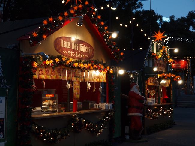 栄で行われているクリスマスマーケットにぷらっと１人で行って、グリューワインやホットビールを飲んできました。<br /><br />久屋大通庭園フラリエではイルミネーションを見ることが出来るようなのでついでに行ってきました。<br /><br />久屋大通庭園は昔ランの館という施設だったのですが平成２６年９月にリニューアルオープンしたそうです。<br />ランの館だった時に一度イルミネーションを見に行ったことがあります。<br />↓<br />★ランの館と栄で☆☆キラキラ☆☆イルミネーション＆地ビール飲み比べを楽しもう♪<br />http://4travel.jp/travelogue/10627887