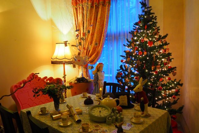 12/1〜12/25まで横浜山手にある西洋館で開催中の「世界のクリスマス2015」。<br /><br />7つの西洋館で、7か国のクリスマスの様子が再現されているとのこと。<br /><br />日曜の午後、散策がてらちょっと異国の雰囲気を感じに見に行ってきました。<br /><br />