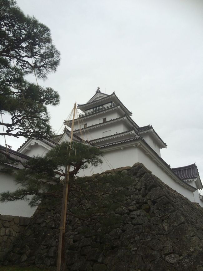 寒い時期の東北も粋かなと思い、大河ドラマ「八重の桜」の舞台の会津へ母娘3人旅。<br />宿泊は東山温泉の「くつろぎ宿 新滝」でのんびり。<br /><br />1日目<br />酒蔵見学①<br />鶴ヶ城見学<br /><br />2日目<br />酒蔵見学<br /><br />3日目<br />会津漆器<br /><br />会津の歴史も学べて、また幕末の歴史への興味がわいてきました。