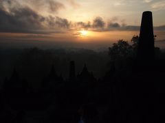 中年バックパッカー、エアアジアで行く初めてのインドネシアで世界遺産巡りの旅(*^^)v　Vol.４　世界三大仏教遺跡・ボロブドゥール遺跡を目指す！