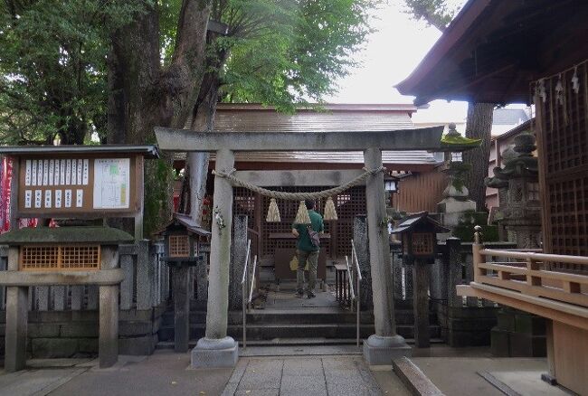 富士浅間神社は、応永5年（1396年）6月、三谷源太夫が富士山本宮浅間神社の御祭神の木花開耶姫命の御分霊を勧請したのが始まりとされます。冨士浅間神社と、その周りの四間道の紹介です。