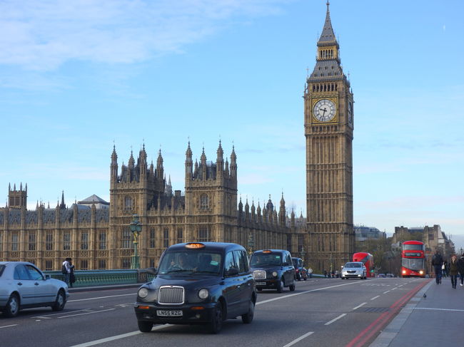ロンドンは週末がよく似合う。三連休を利用してサクッと観光してきたので、私なりに定番スポットを紹介してみたいと思います。<br /><br /><br />**情報は、2015年11月のもの。1ポンド=186.5円で計算。<br /><br />==週末ロンドン シリーズ一覧==<br />① 定番スポット一周編 <==<br />http://4travel.jp/travelogue/11088168<br />② プレミアリーグ トッテナム生観戦<br />http://4travel.jp/travelogue/11080258<br />③ ロンドン気づきの旅<br />http://4travel.jp/travelogue/11088262