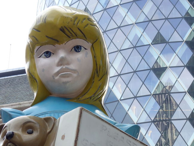 ロンドンは宝探しがよく似合う。街を歩けば新たな発見。いくらでも深掘りできる奥深さ。メジャーじゃないけど、ひっそり輝くオルタナ観光スポット。そんな街の脇役たちを、いくつか紹介したいと思います。<br /><br /><br />**情報は、2015年11月のもの。1ポンド=186.5円で計算。<br /><br />==週末ロンドン シリーズ一覧==<br />① 定番スポット一周編<br />http://4travel.jp/travelogue/11088168<br />② プレミアリーグ トッテナム生観戦<br />http://4travel.jp/travelogue/11080258<br />③ ロンドン気づきの旅 <==<br />http://4travel.jp/travelogue/11088262<br />