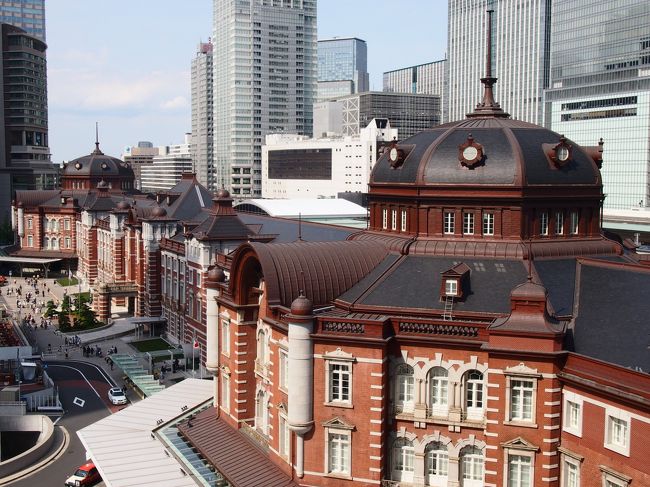 久し振りに東京で宿泊　気になっていた東京駅のステーションホテルに泊まってみました。<br /><br />博多駅地下鉄５：５０分→福岡空港着５：５７分<br />往復ANAで　<br />６/７　福岡空港　７：００発→羽田空港　８：４０着<br />６/８　羽田空港１９：５５発→福岡空港２１：５０着<br /><br />１階　第２ターミナルANAチェックインカウンターでチケットをもらい手荷物預かり。<br />２階　セキュリティーチェックを受けて　ゲート番号を確認のうえ　ゲート待合室へ～搭乗口<br /><br />羽田空港モノレール（約２５分）→浜松町駅→（JR山手線）東京丸の内南口へ<br />東京ステーションホテルに行きお荷物を預かって頂きました。<br />東京では珍しく　スタッフさんもとても感じのいい人でよかった.。o○<br /><br />東京駅から原宿まで山手線で→新橋→表参道１１時０４分着<br /><br />表参道では「アニヴェルセルカフェ」でランチを頂き散策をしたりショッピングをしたり～楽しみました。<br /><br />