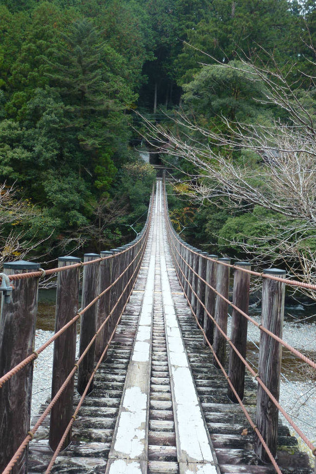 日本３大美人の湯龍神温泉季樂里龍神に泊まりました。竜神温泉は弘法大師が難陀竜王の夢のお告げによって１２００年前に開かれたところからこの長ついたそうです。翌朝季樂里龍神の周辺を歩いてみました。<br /><br />季樂里龍神の所在地　和歌山県田辺市龍神村龍神189<br />?　0739-79-0331<br />