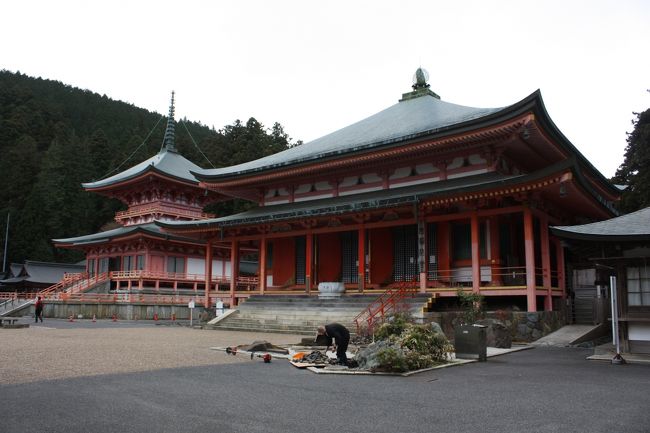 ２０１５年の冬休み、「スルッとＫＡＮＳＡＩ３dayチケット」を利用して、関西を回ってきました。<br />旅の目的は、<br />　①延暦寺、高野山などの世界遺産を巡る。<br />　②京都の花街を巡る。<br />でした。<br />３日間とも天気がよかったのですが、京都の人の多さには疲れました。<br />その１は、出発・延暦寺編です。