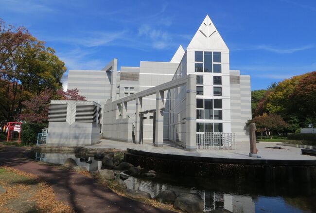 2015秋、秋色の白川公園(4/4)：名古屋市美術館、日時計、欅の紅葉、公孫樹の黄葉