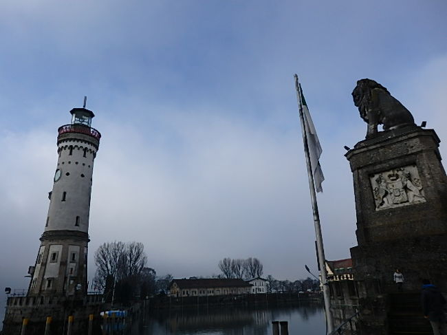 ミュンヘンから２時間半ちょっとかかりました。<br />ドイツ最大の湖、ボーデン湖の東端にある町、リンダウ編です。