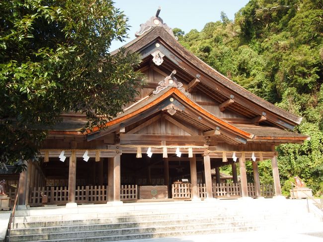 旅の二日目は島根半島と東から西に神社を巡ります。まずは東端の美保関から。<br />８時前に松江出発のスケジュールを組んだ理由をすっかり忘れ、美保神社に到着して太鼓の音を聞いて思い出しました。<br />朝御饌祭を拝観しようと思っていたので、早起き出発したのでした！<br />美保神社の清々しさと気持ちよさは、これだけで、今回の旅は大満足と思うほどです。