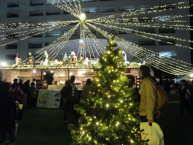 通例警固公園で行われていたクリスマスマーケットが、2015年は市長舎広場にところを変えて開催されました。<br />去年よりパワーアップ？<br />