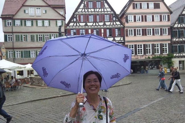自分の忘備録として今更ながら２０１２年の旅行記を記します。<br />２０１６年１月の現在忘れていることも多いのですが、初めてのドイツ旅行でした。<br />スペイン旅行を楽しんだ後（5/24〜6/2 ）ドイツに移動。<br />６月２日フランクフルト<br /><br />６月３日〜６日チュービンゲンの友人宅に滞在。<br />６月３日<br />フランクフルトからオートバンを運転してチュービンゲンの友人宅へ。<br />チュービンゲンの街を観光<br />６月４日<br />ホーレンツオレルン城とアウトレットショッピングセンター<br />６月５日<br />カルフにあるヘッセ博物館と世界遺産のマルンボルン修道院<br />６月６日<br /><br />（フライト）<br />5/24 NH6007　成田発１２：４０　ミュンヘン　１７：４５到着<br />IB3531ミュンヘン出発１９：５０　マドリッド　２２：３５到着<br />6/2 LA 704 マドリッド出発１５：１５　フランクフルト１７：５５到着<br />6/6 NH210 フランクフルト出発２０：４５　成田　翌 6/7 １５：００到着