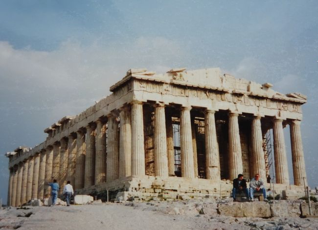 １週間のお休みを利用して、友達とアテネ、イスタンブールへ旅行。<br />アテネでは、アクロポリス、パルテノン神殿、ゼウス神殿、<br />エレクティオン、リカヴィトスの丘などを観光。<br />エーゲ海１日ミニクルーズにも参加し、<br />アテネ近郊に浮かぶ3つの島、ポロス、イドラ、エギナを訪れた。