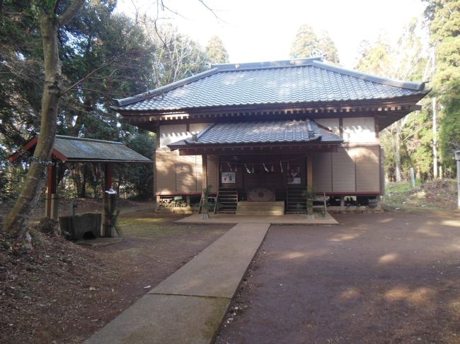 平成28年1月3日、穏やかな暖かな陽ざしに誘われて、本年最初の散歩に出かけた。目指すは越智天満神社と大木戸八幡神社。写真はまず最初に訪れた越智天満神社である。