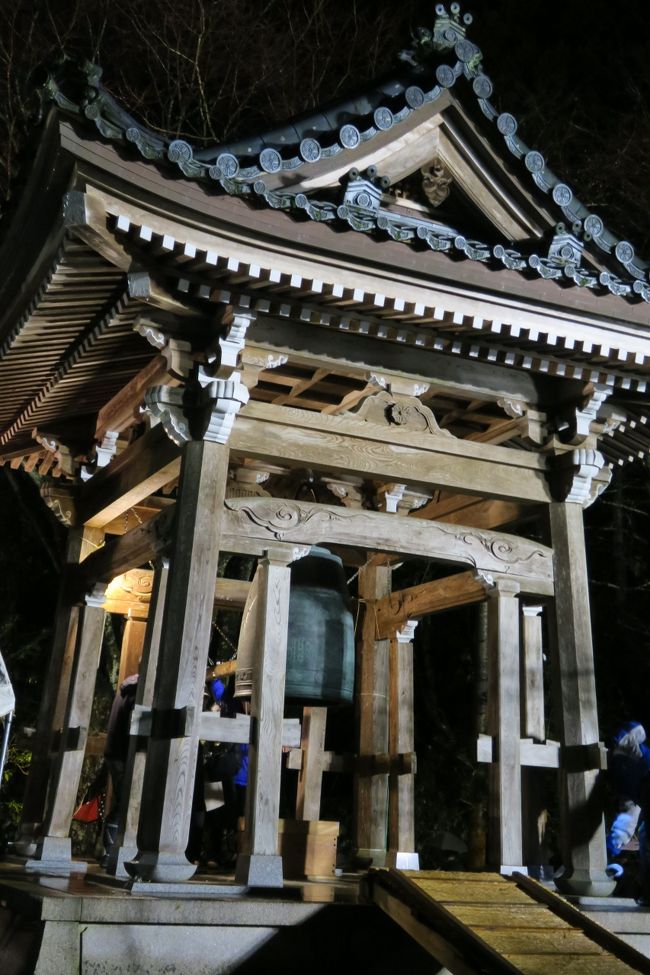念願の永平寺で除夜の鐘。暖冬のせいか雪がまったく積もっておらず。<br />翌日は福井市内の寺社めぐり。<br />今年はいいことが沢山あるといいな。<br />