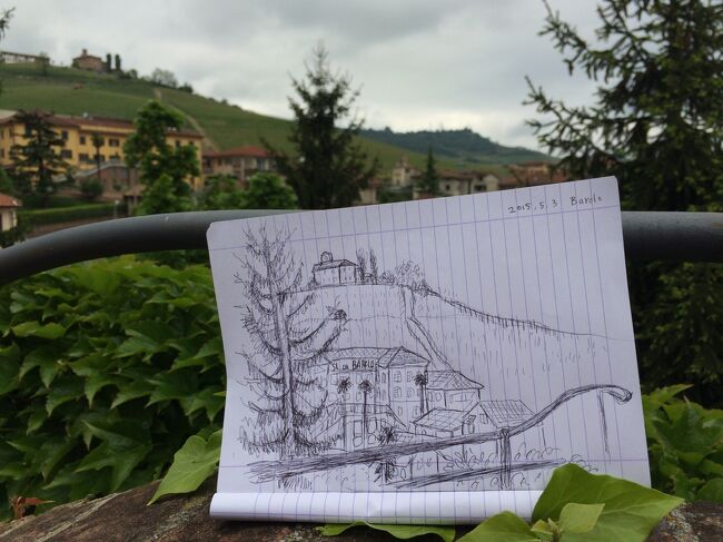 私の最初のヨーロッパ旅行がイタリア(ローマ、フィレンツェ)。その後、ベネチアも行きました、そろそろ南を見てみたい。というわけで南イタリア(ナポリとシチリア)に決定。<br /><br /> でもせっかくだからワインの銘醸地も飲んで、いや、見ておきたいし、ということで北(ピエモンテ)も追加。<br /><br /> ピエモンテではレンタカーでぶどう畑を駆り、2大銘醸地バローロとバルバレスコで飲んだくれるという心躍るプランを立てました。<br /><br /> 今回こそは食を充実させよう! という意気込みで、準備を始めましたが、結局、何やかやで、またも食の情報がないまま、旅立つことになりました。<br />