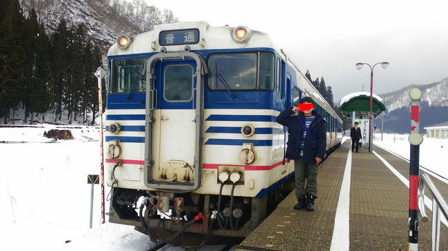 只見駅の待合室が満席につき雪まみれから着替え等を済ませてもなお1530改札一番乗り、ホーム上での展示パネル見てたら転車台があるとのこと。関係者の手振りに見送られ1542只見発【表紙】、運転手が気を利かせて雪に埋もれてはいたが転車台も目視できた。車窓がここからが雪国らしくて良い、音(スマホ)と動画(デジカメ)撮りまくり...今回の一連の旅行で景色はNo.1。1655小出着、1707同発。停車する毎にスキーorスノボ客が増える...上越国際スキー場、石打、越後湯沢、越後中里と懐かしい。1830水上着、1835同発。ここからは見慣れた景色で1937高崎着、1946同発。上野東京ラインに行きたがる長男を何とか説得し、22時帰宅。<br /><br />今回の旅行を総括すると何とか上り下りの「はまなす」に乗れたし「大船渡線のBRT」然り「常磐線」＆「只見線」の代行バスも体験できた。「KENJI編成」は乗れずに残念だったが「SL銀河」との抱き合わせでまた来りゃいい、機転を利き「大館駅前ハチ公」に会え「花輪線」も乗り潰せた。さらに「中尊寺」、特に「金色堂」に訪れられたのは長男が引き寄せた運に拠る。また彼の「鐵心」に火を付けた只見線は全線開通したらまた来よう...小出発で会津若松経由、ぱんえつ物語で新潟経由のついでにNoDoKaとか～今年末年始旅行、完