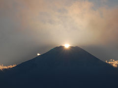 ダイヤモンド富士　山中湖近辺の石割山から眺めてきました