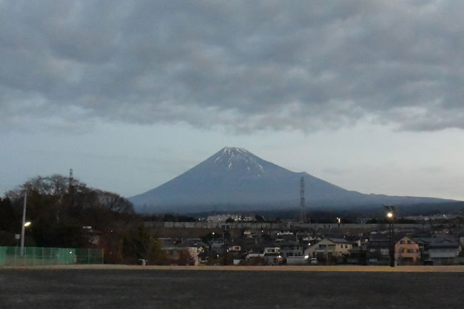 毎朝の散歩、時々コースを変えて歩いています。<br />この日もコースを変えて歩きました。<br /><br />移動距離:約5Km<br />所要時間:約1時間<br />歩数:約8,500歩<br /><br />★富士市役所のHPです。<br />http://www.city.fuji.shizuoka.jp/