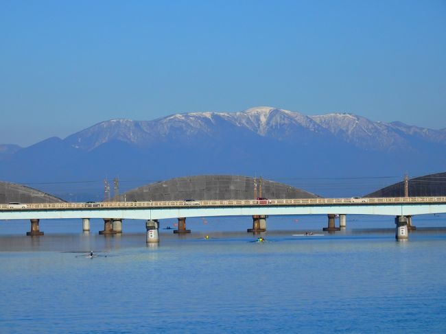 琵琶湖の水が流れ出す唯一の河川瀬田川。<br />湖と河川の境界に掛る瀬田の唐橋周辺を歩いてきました。<br />
