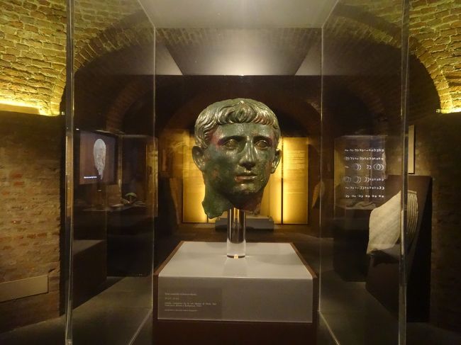 「トリノ考古学博物館」は「王宮（トレノ）」に隣接する、主に「古代ローマ時代の資料」を展示した「博物館」です。
