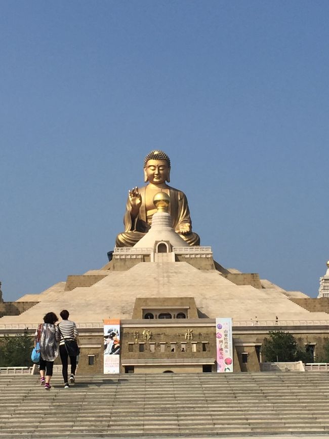 両親の添乗で急遽決まった高雄行き。<br />台北は何度も行ったことがあったけど、初地方台湾。やっぱり台湾は楽しい！<br /><br />関空〜高雄：ピーチ航空<br />宿泊：康橋大飯店 六合夜市七賢館