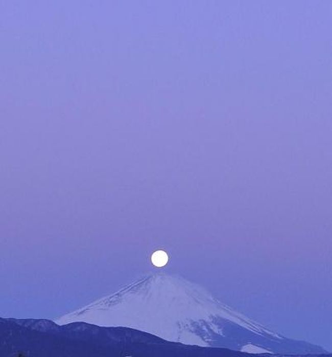 日の出３０分前の写真を撮りたかったところ、<br />帰りがけに偶然、「パール富士」に出会いました。