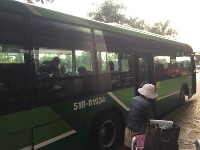 2016年1月に２週間かけてベトナム-カンボジアｰタイ横断の旅の１回目<br />ベトナムのタンソニャット都空港から路線バスで移動しました。<br /><br />詳しくはこちらをご覧下さい<br />http://blogs.yahoo.co.jp/sawadee_xinchao/46774598.html