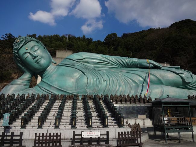 2日目は太宰府、南蔵院や温泉と頑張って観光してみました。<br /><br />夜は昨日混んでいて行けなかった、よかたいほろよい通り店で乾杯です。