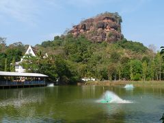 手作りタイ旅行（７）ポーン･ピサイ、ナ･カム村などの寺巡り、そしてブンカーンへ