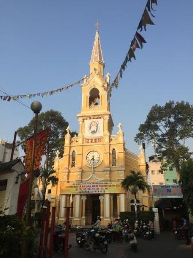 2016年1月に２週間かけてベトナム-カンボジアｰタイ横断の旅の16回目<br /><br />ベトナム最大のチャイナタウン「チョロン」の早朝を歩きました。<br />「チャータム教会」に立ち寄り見学してきました。<br /><br /><br />詳細はこちらをご覧下さい<br />http://blogs.yahoo.co.jp/sawadee_xinchao/46787136.html