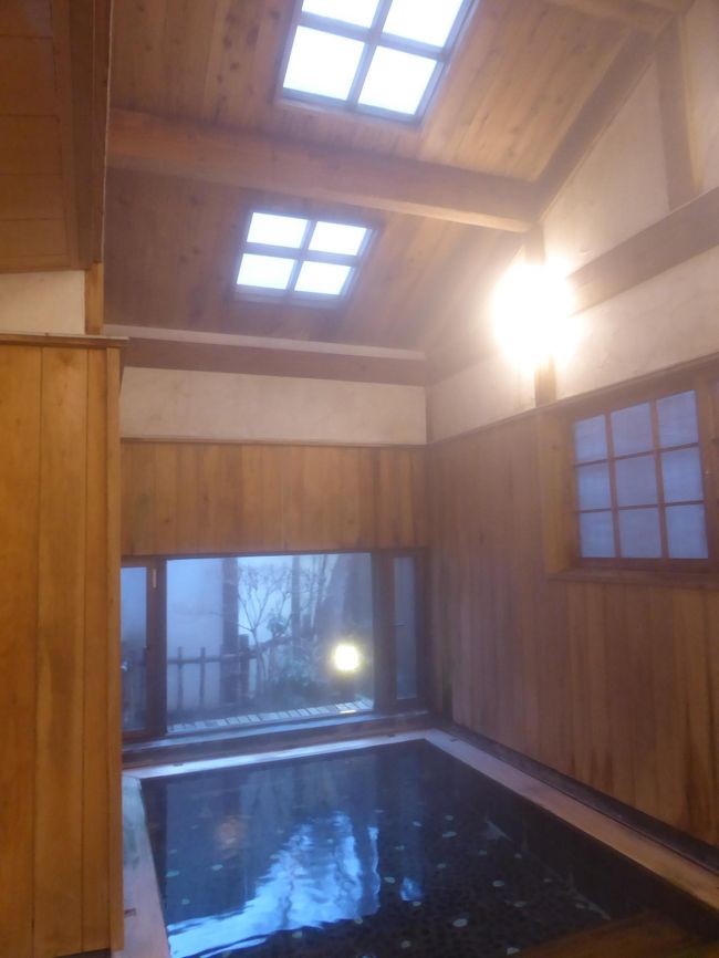 先週行ったばっかりやないか〜い!!<br /><br />・・と、人様(誰!?)にツッコまれる前にまずは自分でツッコんどくとして・・・(;^_^A<br />(ちなみに先週の旅行記はこちら→http://4travel.jp/travelogue/11099652)<br /><br />以前から極小宿に憧れていて、近場の源泉掛け流し温泉で良いところがないかと探していて見つけたのがこの吉岡温泉、しかもめったに取れないふるさと割りクーポン(5000円)がまたまたタイミング良くゲットできた(^o^)<br /><br />・・と条件が重なればこれはもう・・行くっきゃないやろ〜〜!!<br /><br />というワケで、毎度悩むよりまずは行動・・といえば聞こえはいいけど、その実衝動的に予約ボタンをポチ(爆)な結果の週末プチ旅記録またまた簡易版(^^ゞ<br /><br />