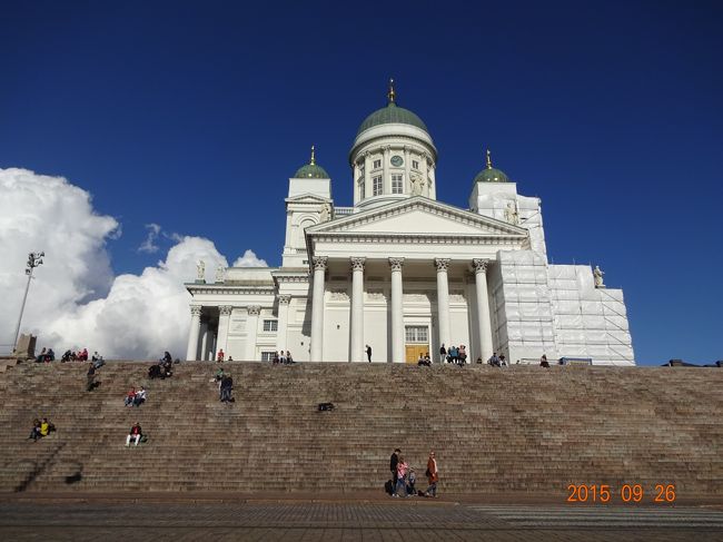 SWと絡め11日間の日程でロシアと北欧方面に行ってきました。<br />ロシアと言えば、学生のころ見た北方領土を監視する薄気味悪い巡視船の姿が浮かび、鉄のカーテンに包まれた謎深く怖い国「ソ連」というイメージがありました。<br />さらに地球の歩き方を読むと「バウチャー」「ビザ」「滞在登録」が必要など、個人旅行はまず不可能的な書きっぷり。おまけに英語が通じず難解なキリル文字の世界と、旅行しようとする気を阻む要素ばかりで今まで足が向かなかったのですが、世界三大美術館のひとつ「エルミタージュ美術館」に何としても行きたくなりwebで色々調べたところ、ビザ手続き等多少面倒なところはありますが、普通に個人旅行できることがわかりました。<br />そしていざ行ってみると、全く問題なく個人旅行ができ、エルミタージュをはじめ素晴らしい建築物・絵画、温かい人々、安いビールなどすべてが魅力的で、それまでの暗いイメージを一気に払拭するものでした。<br />他にも今回旅の中継点としたフィンランドのヘルシンキや、日帰りやトランジットで訪れたエストニアのタリン、デンマークのコペンハーゲンもまた短い滞在ではありましたが、バルト海という美しい海に面したこれまた美しく魅力的な都市にも足跡を残すことができ、今まで以上に充実した旅行となりました。<br /><br />日程は以下の通りです。<br /><br />1日目（9/18）成田発 ⇒ コペンハーゲン経由 ⇒ ヘルシンキ到着<br />2日目（9/19）ヘルシンキ発 ⇒ モスクワ到着　午後〜モスクワ市内観光<br />3日目（9/20）モスクワ市内観光<br />4日目（9/21）セルギエフポサード・モスクワ市内観光<br />5日目（9/22）モスクワ発 ⇒ サンクトペテルブルク到着　午後〜サンクト市内観光<br />6日目（9/23）サンクトペテルブルク市内観光<br />7日目（9/24）サンクトペテルブルク市内観光　夜〜サンクト発 ⇒ ヘルシンキ到着<br />8日目（9/25）タリン日帰り観光<br />9日目（9/26）ヘルシンキ市内観光<br />10日目（9/27）ヘルシンキ発 ⇒ コペンハーゲントランジット観光 ⇒ 帰国<br /><br />今回は９日目?です。<br />