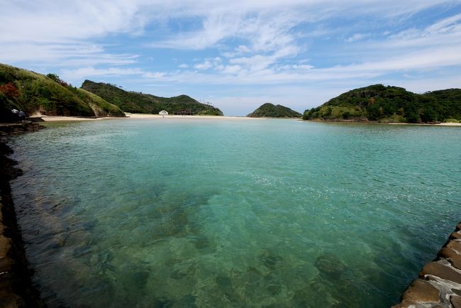 初めて辰の島上陸　海水浴場は遠浅で本当に海がきれい，そのあとの遊歩道は，鬼の足跡（片方は牧崎にある），羽奈毛崎，蛇ヶ谷を上から眺める．岩の断層がすごい．1300の船で勝本へ．<br />2014年7月と同じ「大幸」でうにめし，家人は刺身定食で昼食．おいしかった．ここのうにめしは本当においしい．これを食べるだけでも来る価値があるかもしれない．<br />食後，勝本朝市商店街（朝市は当然終わっていた）を見て，1418　車に乗って城山公園（勝本城跡）に向かう