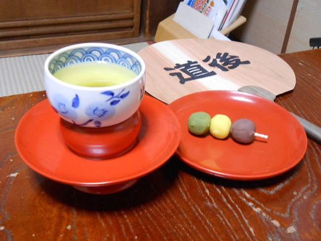<br />12月14(土)から18(水)までの5日間、四国・九州へ旅に行ってきました。<br /><br /> 思い立ったのは3ヶ月ほど前で、大分の友達に会いたいと思ったのがきっかけでした。<br />そしてせっかく行くなら18きっぷを使い鈍行で、あまり行ったことのない四国を経由して九州入り。<br />それから九州全県を回ってみようと、3ヶ月間計画を練ってきました。<br /><br />1日目 埼玉~香川<br />2日目 香川~愛媛~<br />3日目 大分~宮崎<br />4日目 宮崎~鹿児島~熊本~福岡<br />5日目 福岡~長崎~東京~埼玉<br /><br /> 愛媛から大分まではフェリーを利用して宿代わりにし、帰りの長崎から東京までは飛行機利用です。<br />それ以外はだいたい鈍行列車のなかなかハードな旅となりました。<br />