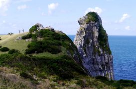 2015.9壱岐平戸旅行6-遠見の大岩，初瀬の岩脈，壱岐カトリック教会，春一番の塔，猿岩