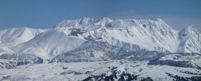 今シーズン初のＢＣスキーを近くの瀬戸蔵山で楽しみました。<br />雪が少ないうえに気温も上がり大変でしたが，富山湾，立山が&quot;くっきり&quot;見えました。<br />(ルート)<br />立山山麓スキー場の極楽坂エリア(出発)→らいちょうバレーエリア→ゴンドラ山頂駅→瀬戸蔵山山頂→立山山麓家族村→極楽坂エリア(到着)