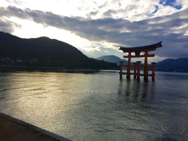 京都から広島へ移動。<br />オタフクソースのお好み焼きの博物館を見学後、<br />宮島厳島神社を見学へ。