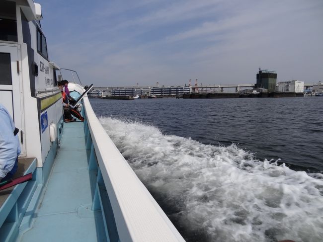 晴天の東京湾で初めての船釣りに挑戦、新山下から出航狙うは鯵だよ！<br />結果は、、、、ん〜まぁこんなもんでしょう！<br />海も穏やか景色も最高で、いや〜いい気分でした。