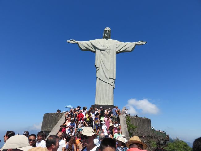 エミレーツのドバイ経由でブラジルのリオデジャネイロ、イグアスの滝、パタゴニアの氷河ツアーに行ってきました。<br />女子3人旅です。<br />治安を気にしていったのですが、3人ともに無事何事もなく滞在することができました。<br /><br /><br />偶然にも到着した日はリオのカーニバルの真っただ中。もともとカーニバル目的ではなかったのと、深夜開催だったので残念ながらカーニバルはみませんでした。<br /><br /><br />ブラジルは2016年2月14日現在日本人はビザが必要ですので事前にビザを取得してから行きました。<br /><br />EK313 2/6 羽田発　ドバイ着　ドバイ23時間50分滞在<br />EK247 2/7 ドバイ発　リオデジャネイロ　15:39着<br />EK Emirates airline <br /><br />G3-1462 2/8 GIG IGU リオ発22:16　イグアス空港（ブラジル）着 00:19<br />Gol airline <br /><br />AR1820 2/10 IGR FTE　イグアス空港（アルゼンチン）発 08:05　カラファテ着 14:20 <br />AR1893 2/11 FTE AEP カラファテ発19:05　ブエノスアイレス（国内線空港）着 22:00<br />AR AerolineasArgentinas  <br /><br />EK248 2/12 EZE DXB ブエノスアイレス（エゼイザ空港）発21:30　ドバイ着 23:50<br />EK322 2/14 DXB HND ドバイ発08:25 　羽田着22:45<br /><br />