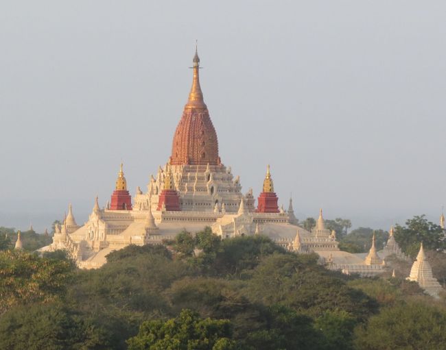 ミャンマーの旅（１）・・バガンのニャウンウー市場、シュエズィーゴォン・パヤー、ティーローミィンロー寺院、アーナンダ寺院を訪ねて