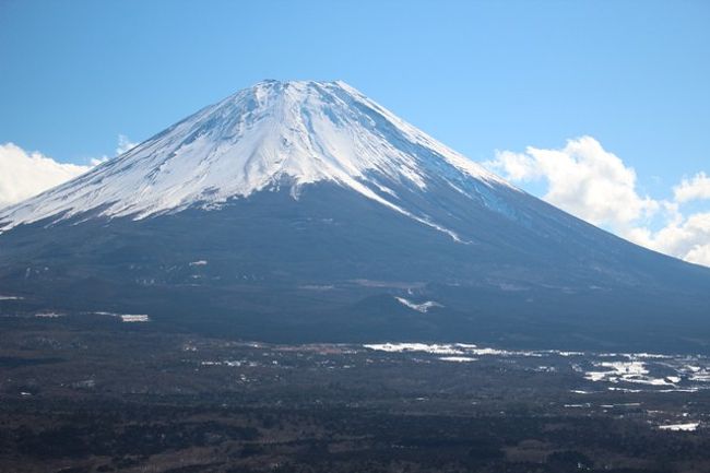富士山がどどーんと目の前にみえる竜ヶ岳。<br />積雪期ハイキングで、美しい雨氷を見ることができました。<br />ツアー詳細はこちら。<br /><br />http://etour.web.fc2.com/201602mitsuoku.html
