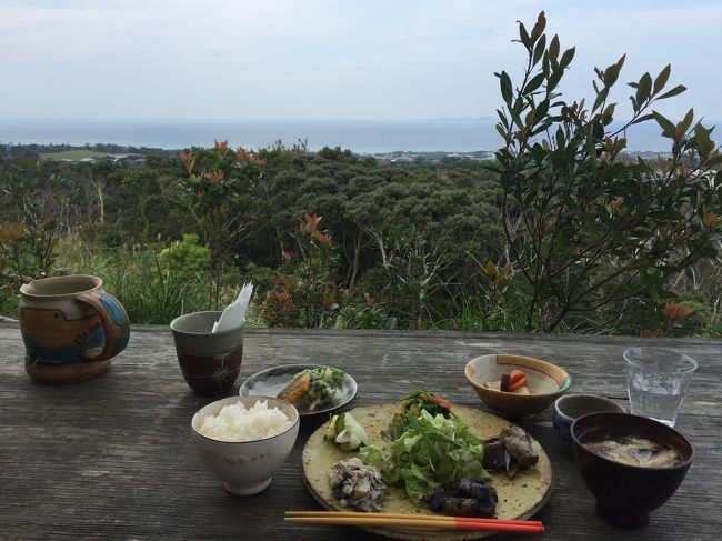 恒例の冬の沖縄旅行。<br />１日目は、本島のカフェを２つ巡り、那覇に泊まりました。