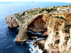 地中海に浮かぶ小さな島、マルタ観光（青の洞門、ハジャーイム神殿、考古学博物館、聖ヨハネ大聖堂）