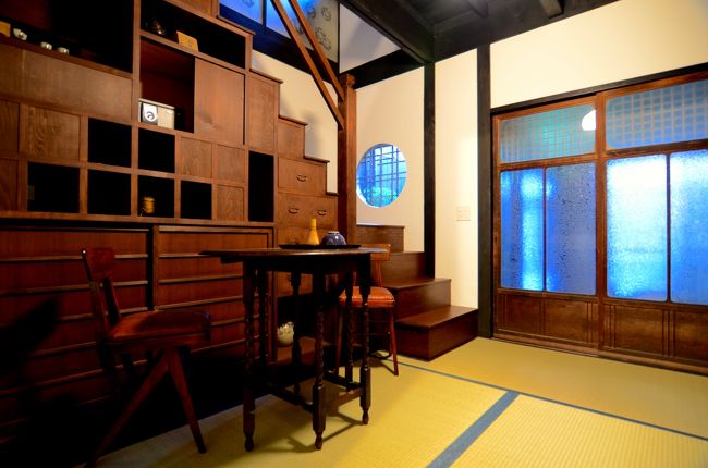 さて、2泊3日で「京都&福井」の旅に行って来ました。<br /><br />旅行記②も京都です。<br /><br />今回の京都行きは、突然に決まった旅行なので、いつも宿泊するホテルが空いてなく、予約できません。<br /><br />なかなかいいホテルが見つからず、さぁどうしよう?<br /><br />そんな時に、テレビで見ていた旅番組で出演者の女優さんが京町家を改築したお宿に宿泊していた事を思い出しました。<br /><br />そうだ!町家に泊まろう!<br /><br />とても素敵な京町家のお宿が見つかりました。<br /><br /><br /><br />京の片泊まり『竹間つゆくさ庵』