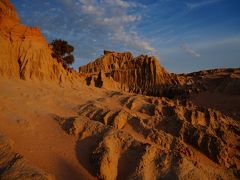 オーストラリアの最古の歴史・世界遺産のムンゴ国立公園 (Mungo National park, the oldest cremation site )
