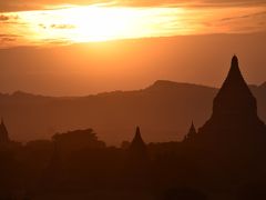 バガン二日目、シュエサンドー・パゴダからの夕焼け