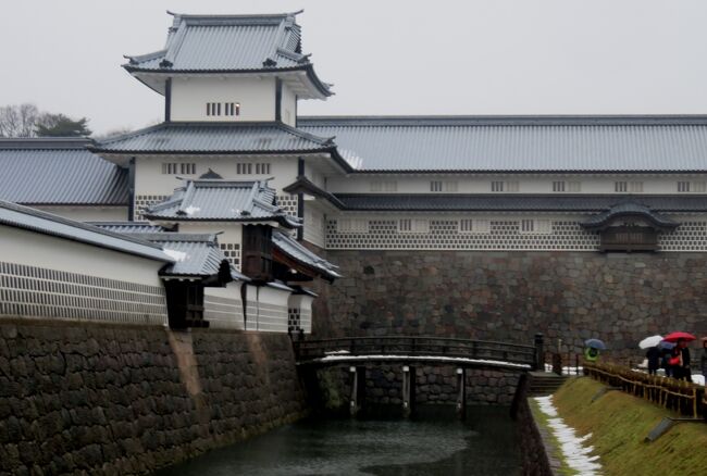 金沢城の歴史は、天文15年（1546年）、本願寺による金沢御堂の創建に始まります。天正11　年(1583年）に前田利家が入城し、本格的な城造りが始まり、加賀藩百万石の居城となりました。