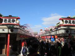 大混雑の浅草寺