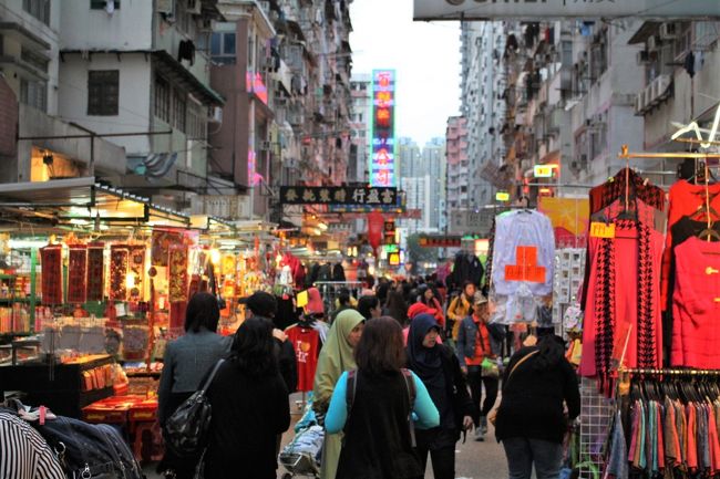 香港大好きで香港のことは毎日のように考えている私です。<br /><br />なのに！気がつけば、前回の香港旅行は2012年、その前が2008年だから<br />すっかり4年に1回のオリンピックペース。。。<br />この2月にやっと4年ぶりに香港へ。<br /><br />今回の旅行は以前からなんとなく気になっていたエリアへ行ってみよう〜と<br />香港中をあっちこっち行ってきました。<br /><br />4年ぶりの香港旅行の始まりです！